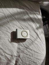 Apple iPod shuffle 2nd Generation (Late 2007) Silver (2GB)