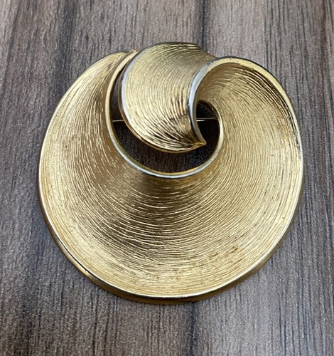 Vintage crown trifari - vintage,