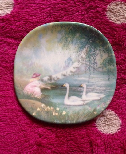 Arabia child and swans design - arabia,