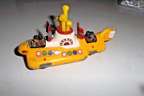 The beatles corgi yellow - beatles,