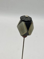 PRETTY VINTAGE HAT PIN  (A817)