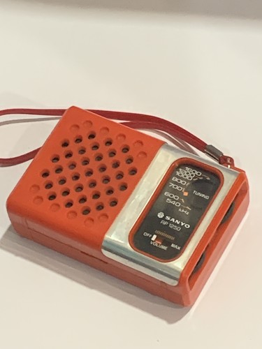 Vintage sanyo radio - vintage,
