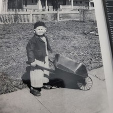 Photo Boy Playing Mini