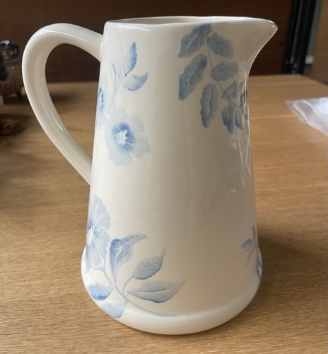 Pretty ceramic jug cream - ceramic,