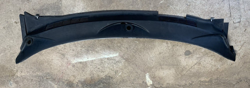Windshield wiper plastic cowl - windshield,