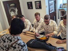 Vox Apache 1 Guitar Sunburst Teardrop With Amp And Drum Machine Built-in -...