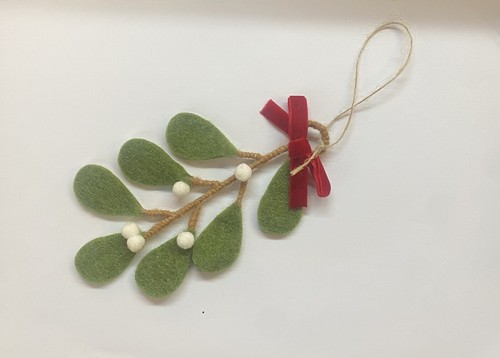 Felt mistletoe hanging - mistletoe,