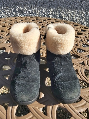 Ugg uk8 eu26 black - suede, with