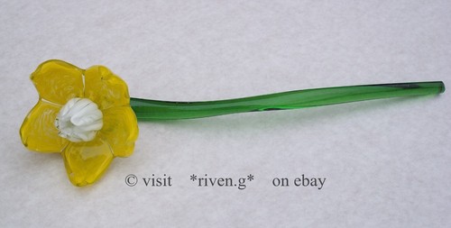 Buttercup golden flower - buttercup@golden,