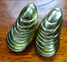 vintage glass green faux pearl mussel shell design clip on earrings -454