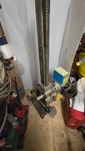 Diamond drilling auto feed rig