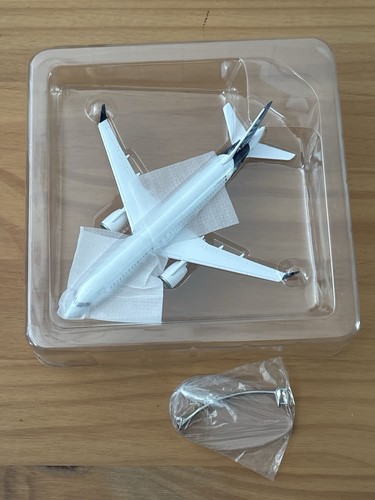 Airbus a220 300 200 scale - airbus, 1:200-scale