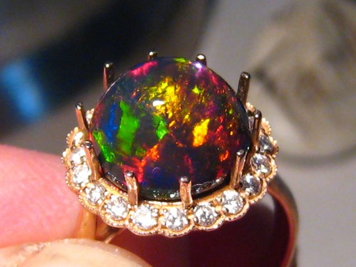 Round black welo opal - round,
