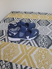 Older Boys Girls Navy Nike Air Rift Sandals Trainers Size 2.5 EU 35