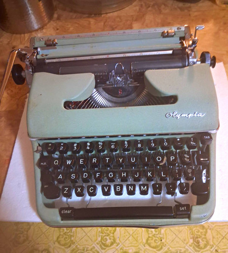 Olympia vintage portable - vintage,