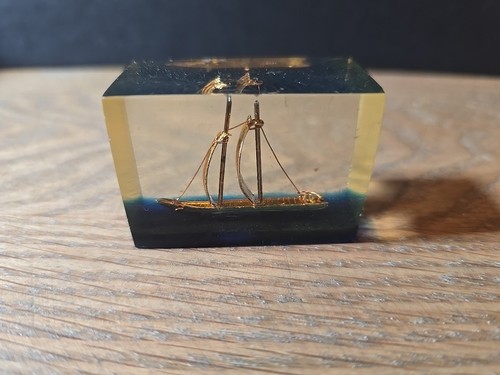 Vtg lucite acrylic - acrylic, antique