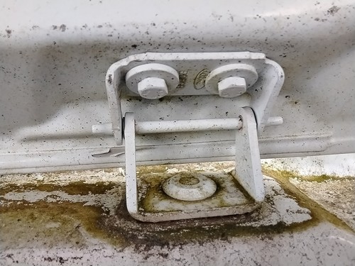 Tailgate hinge ford fiesta - ford,