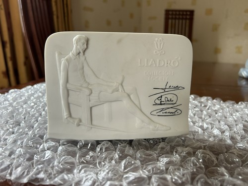 Lladro collectors society - a,