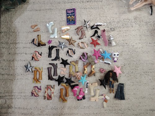 Bratz shoe and hairbrush - bratz,