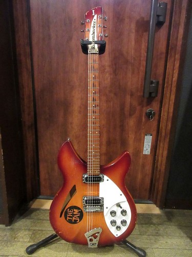Rickenbacker 1982 330 - , firegro