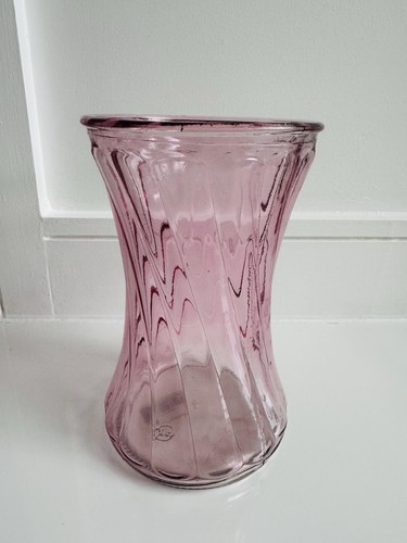 Pink glass ribbed - glass, swirl