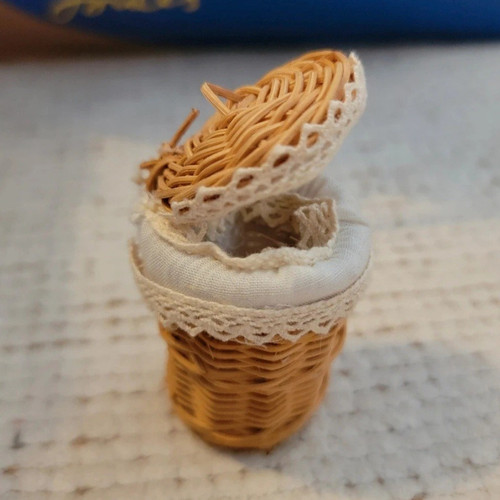 Dollhouse miniature beige - 1:12,
