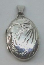 VINTAGE, SILVER, OVAL, PHOTO LOCKET / PENDANT