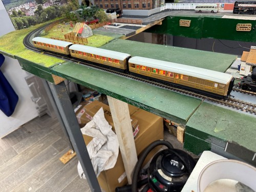 Hornby lner teak - coaches,