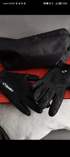 Sondico football gloves size