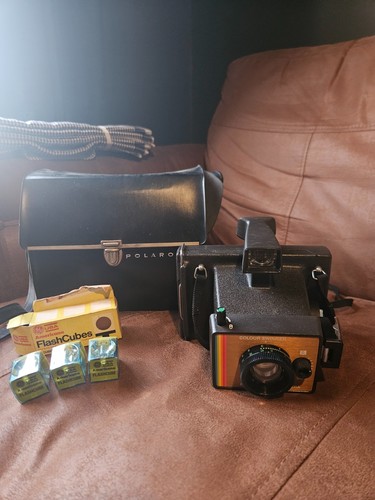 Vintage polaroid colour - •,