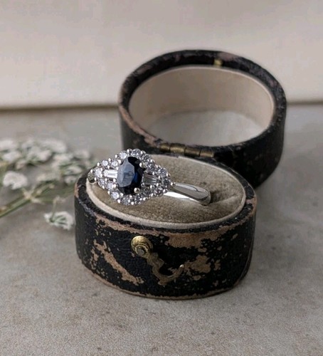 18ct sapphire and diamond - 18ct,
