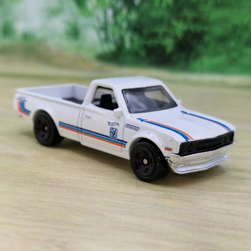 Hot wheels datsun bluebird - bluebird, 620