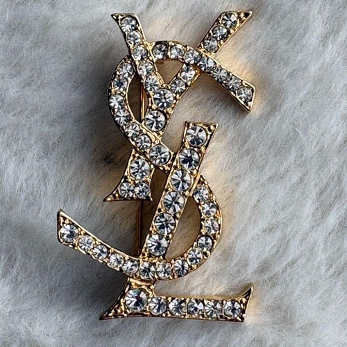 Ysl cassandra logo brooch - logo,