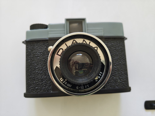 Diana 120 film camera - 120,