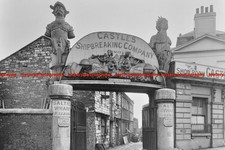F002077 Ships figureheads over