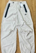 Nike Tech Woven Light