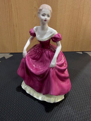 Coalport figurine fine china - coalport,