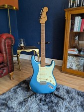 Fender Stratocaster Vintera 60s Relic in lake placid blue