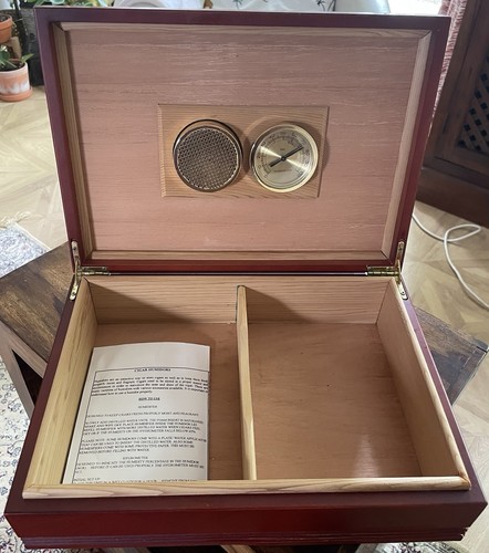 Red cedar wood cigar humidor - red,
