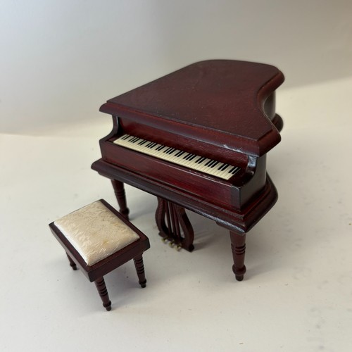12th scale dolls house - 1:12th,