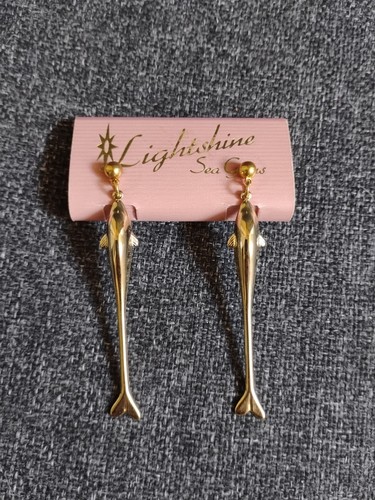 Beautiful lightshine dolphin - beautiful!,
