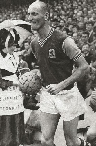 Football photo derek dougan - photo,