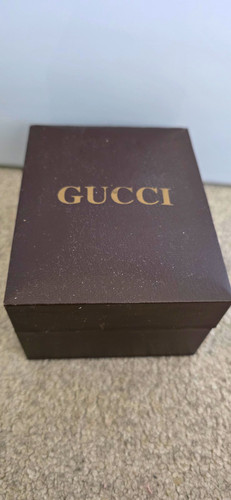 Gucci 8600 swiss made quartz - swiss,