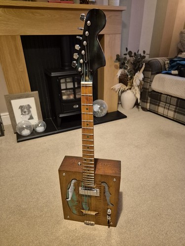 Cigar box guitar 4 - cigar, guitar,