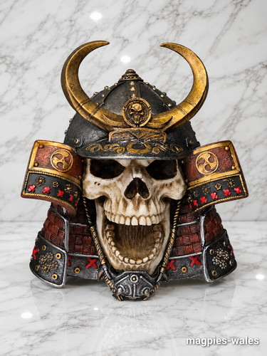 Huge kabuto armoured samurai - huge,