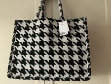 Large H&M Black White