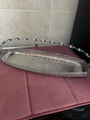 Large oval silver metal - large,