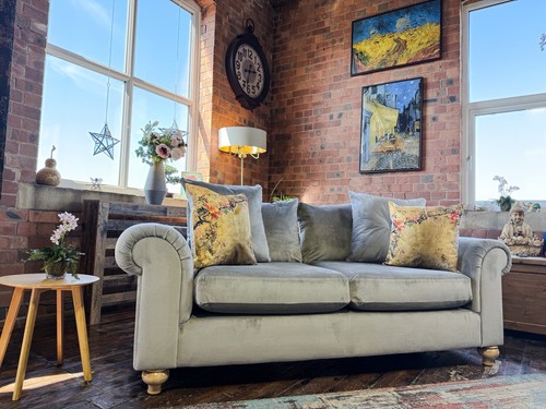 Small chesterfield seater - small,