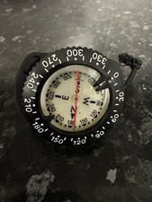 Scuba Diving Deluxe Wrist Compass with rubber bungy wrist attachment