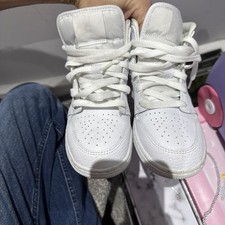 Nike Air Jordan 1 Mid Triple